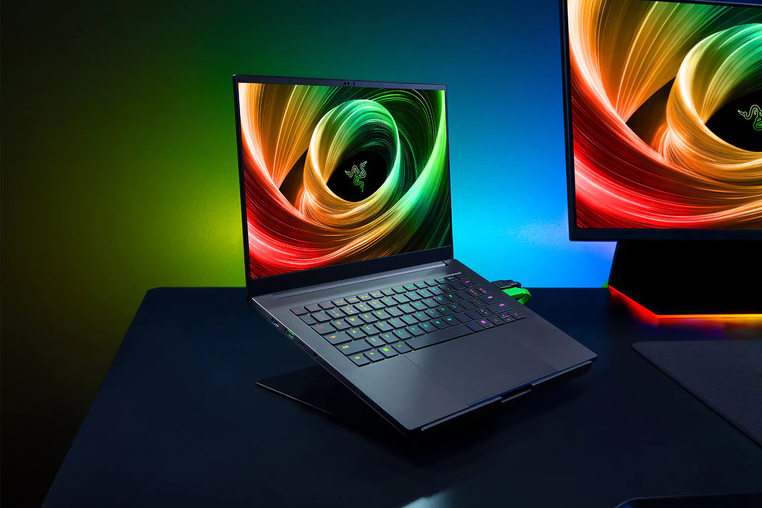 Razer Blade 14 Gaming Laptop – AMD Ryzen AI 9 365 + NVIDIA RTX 5060 Performance Beast